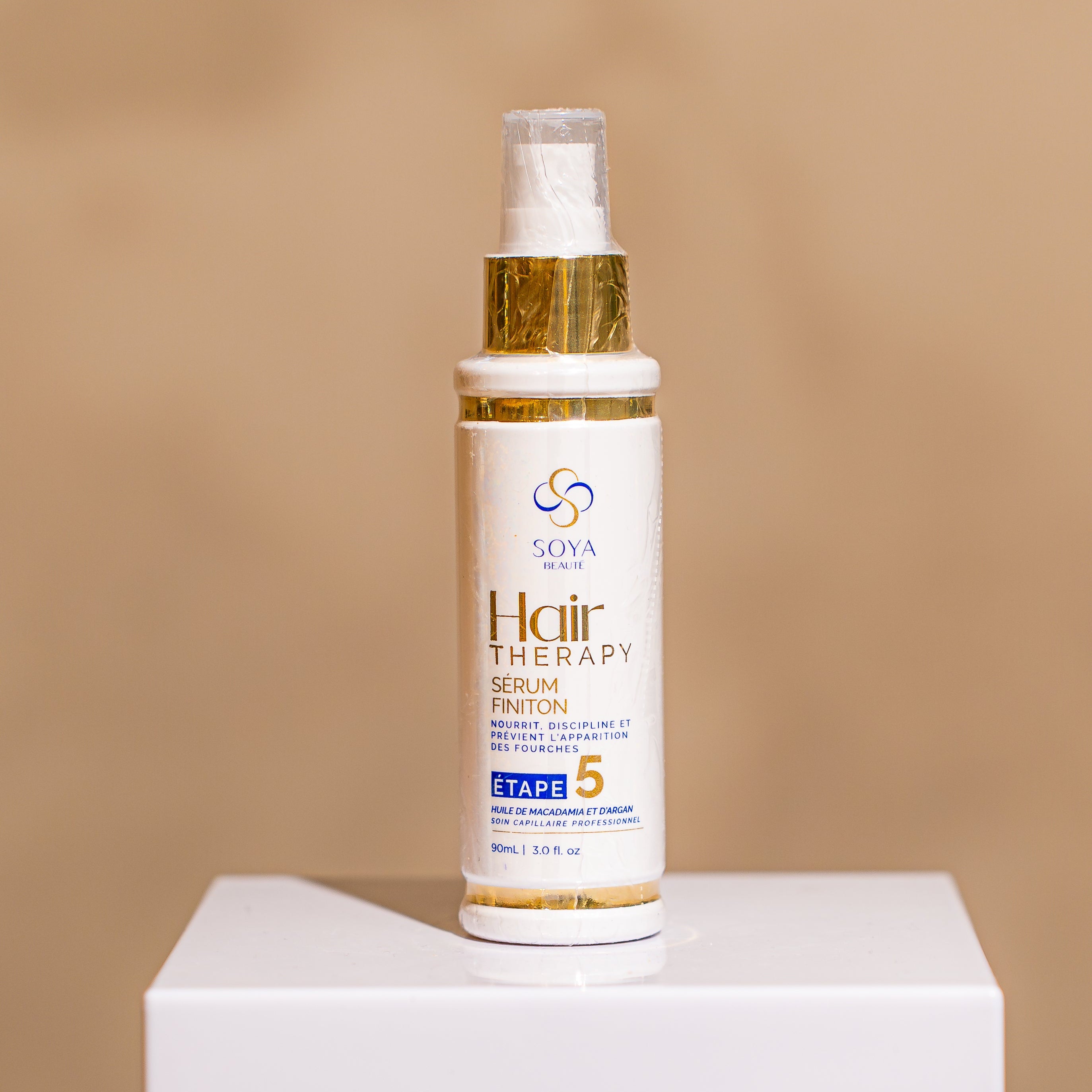 sérum de finition 90ML à l'huile d'argan et macadamia Hair Therapy de Soya Beauté pour entretenir le lissage et pour des cheveux brillants et disciplinés. Nourrit, discipline et prévient l'apparition de fourche. Préserve la santé des longueurs.